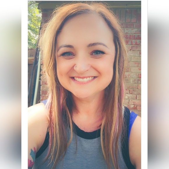 Meet your Posher, Katie - Picture 2 of 2